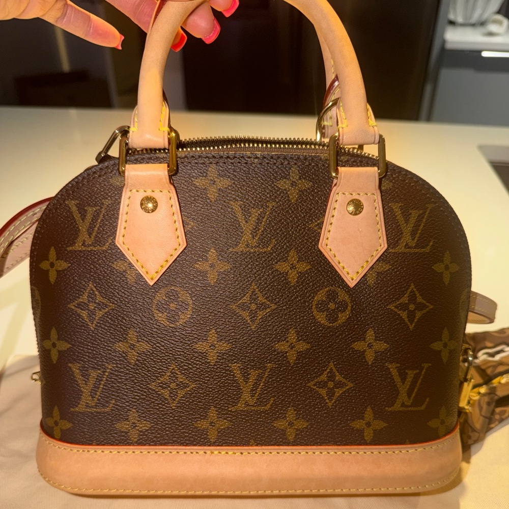 Louis Vuitton Alma BB in excellent condition w/ tags & receipt included!! - Picture 3 of 14